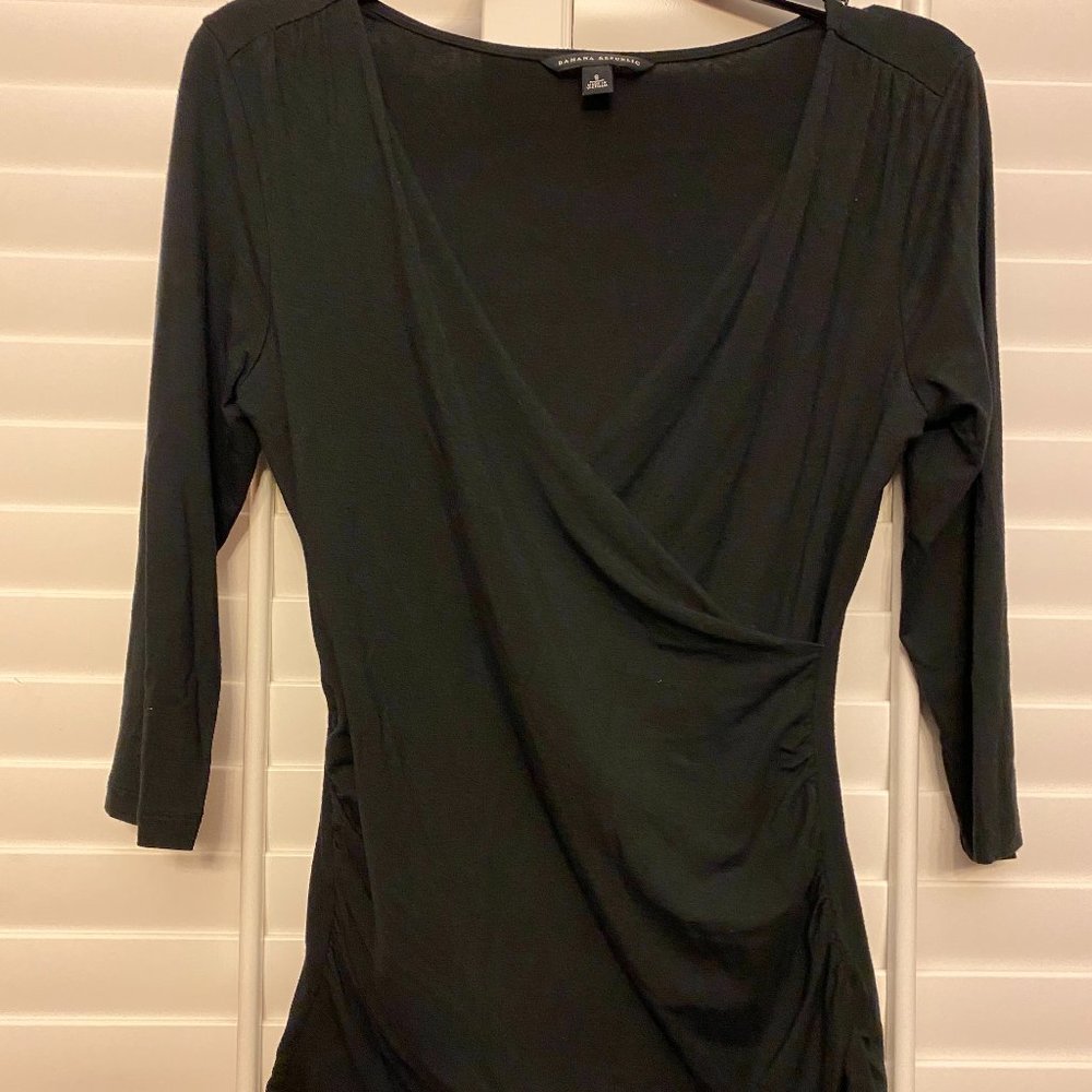 Banana Republic Soft Thread Wrap shirt - Black Size Small